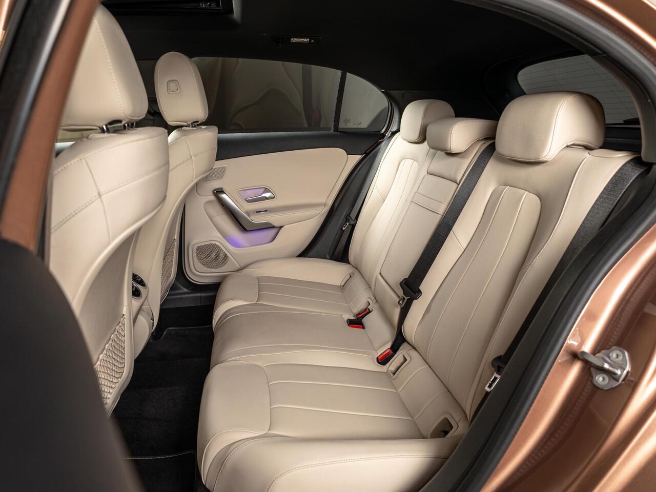 Mercedes-Benz A-KLASSE Hatchback 180 Business Solution Luxury Panorama dak