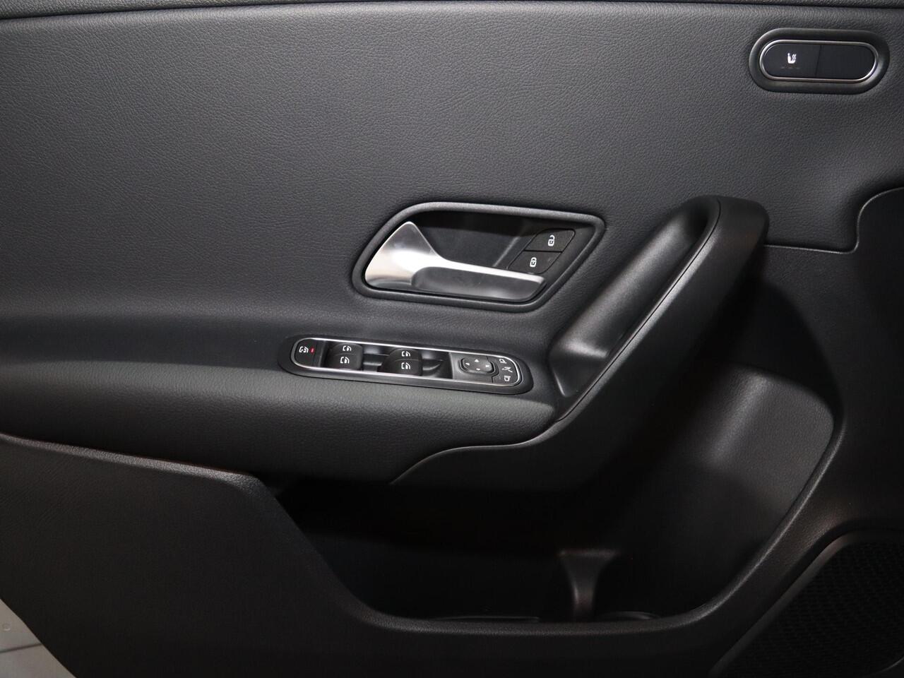 Mercedes-Benz A-KLASSE 180 Star Edition | Digitaal display | Achteruitrijcamera | Led-koplampen