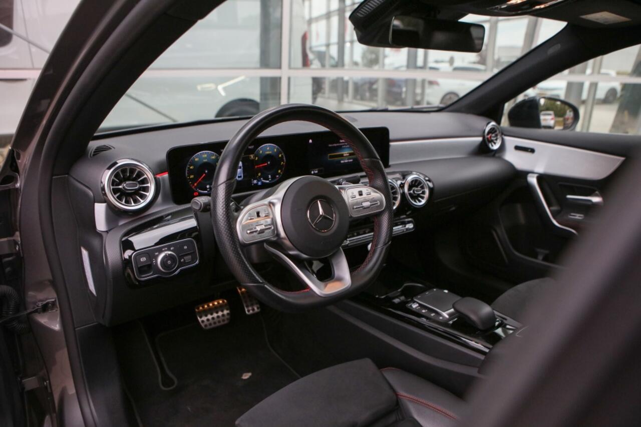 Mercedes-Benz A-KLASSE 180 Bns Sol. AMG | Pano | Sfeerverlichting |