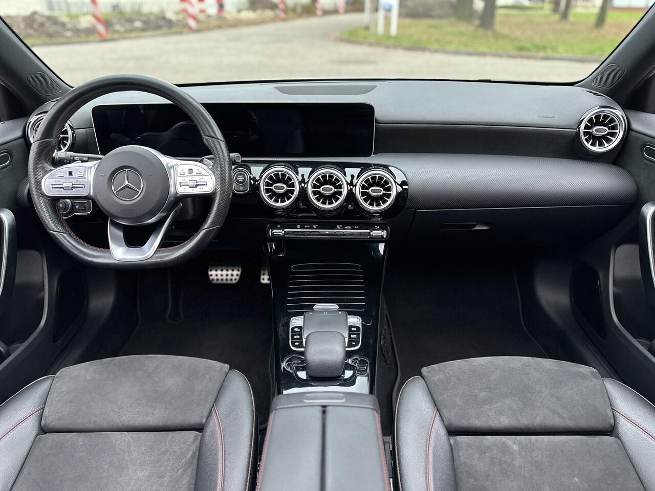 Mercedes-Benz A-KLASSE 180 Business Solution AMG |PANO|CLIMA|STOEL VWM|SFEER|CAMERA|CARPLAY