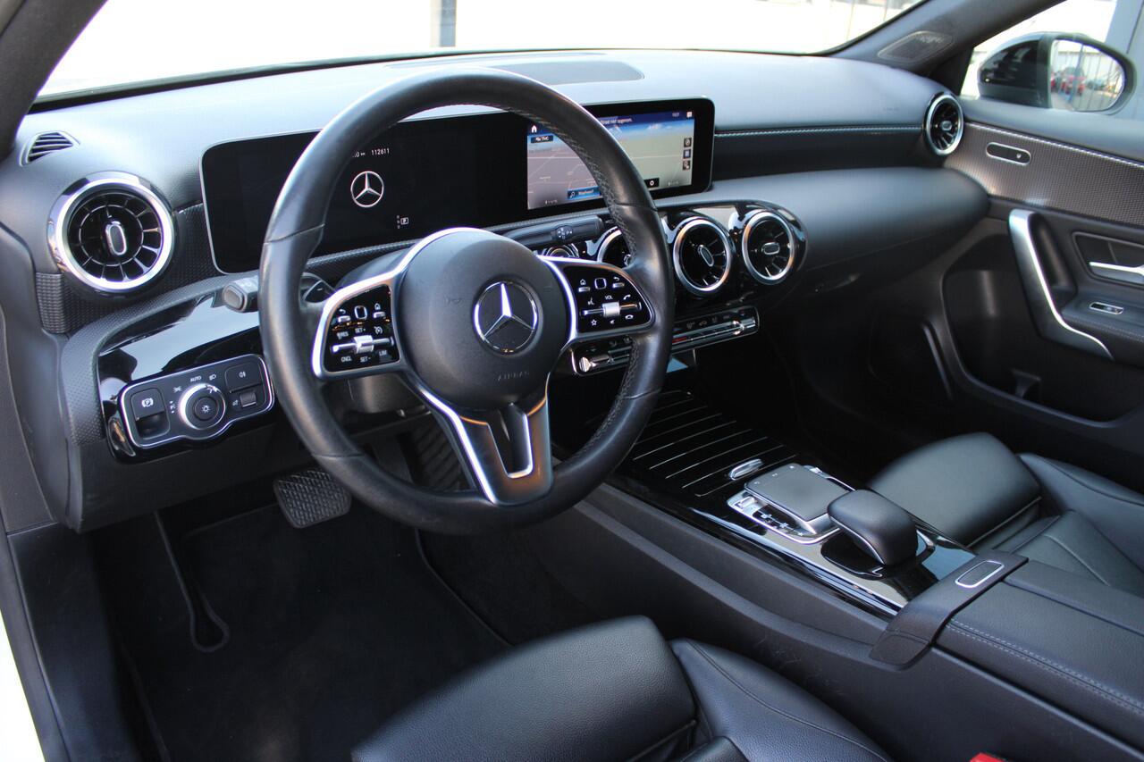 Mercedes-Benz A-KLASSE 180d AUT7 Launch Edition Premium Night LEDER WIDESCREEN CAMERA NAVI 18''
