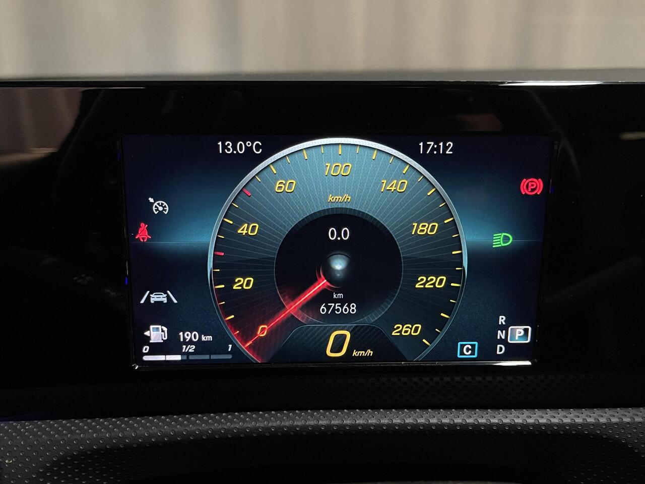 Mercedes-Benz A-KLASSE 180 Advantage 17"/Sfeerverlichting/LED/Climate/Stoelverwarming/Apple Carplay & Android Auto