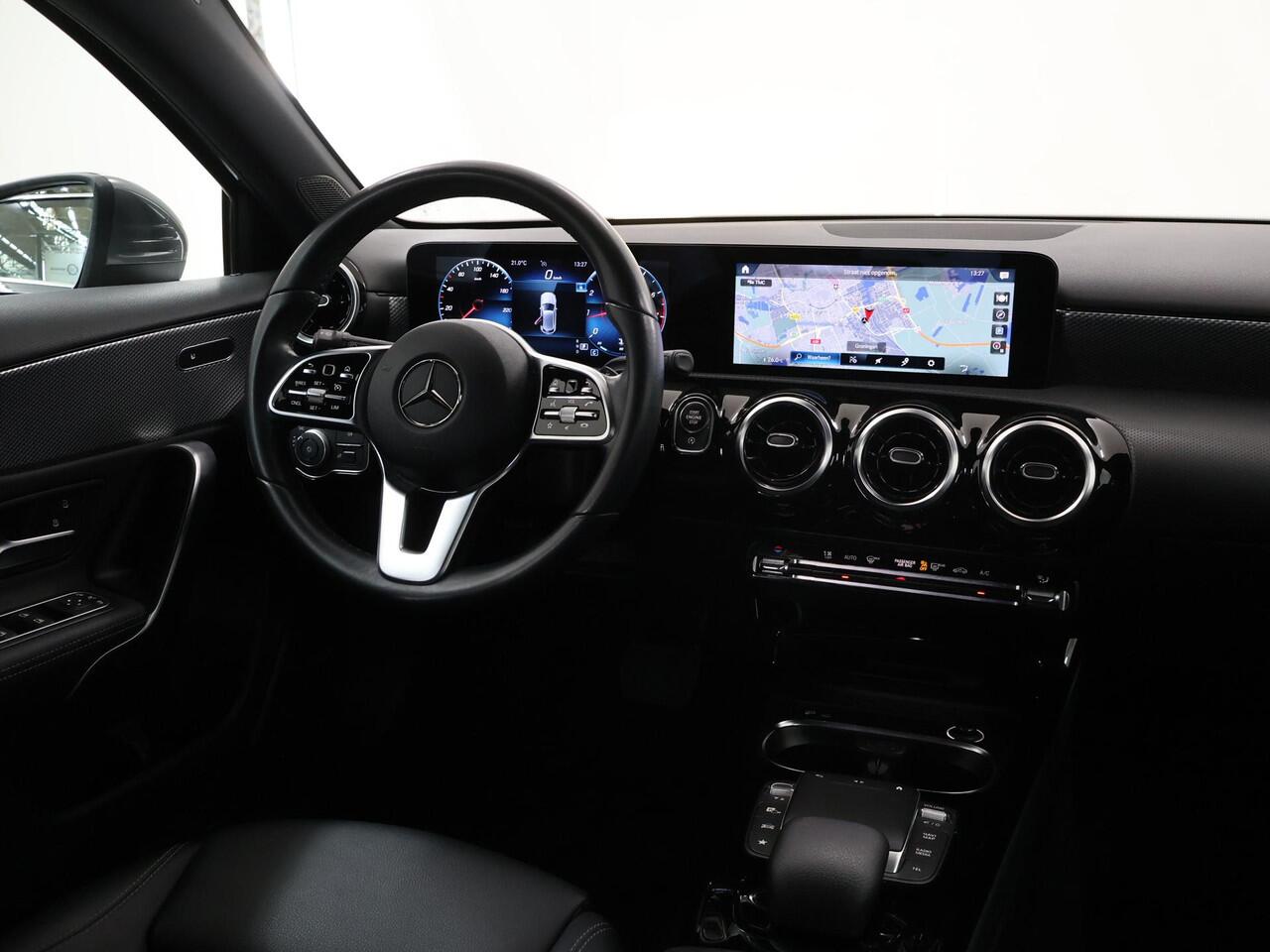 Mercedes-Benz A-KLASSE 180 Business Solution Luxury | Widescreen | Trekhaak | Stoelverwarming | Parkeersensoren |