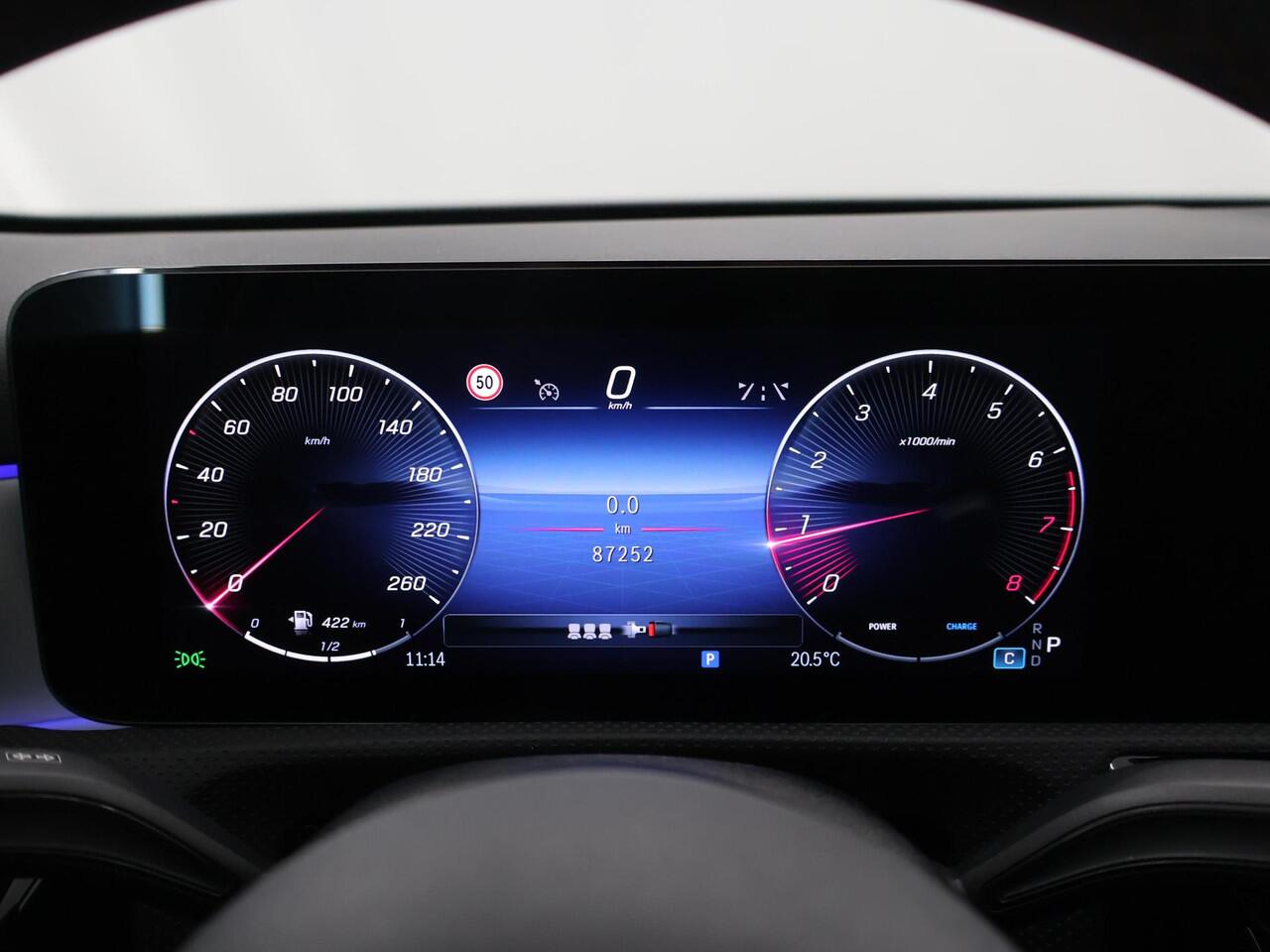 Mercedes-Benz A-KLASSE 180 AMG Line | Night pakket | Panoramadak | Sfeerverlichting |