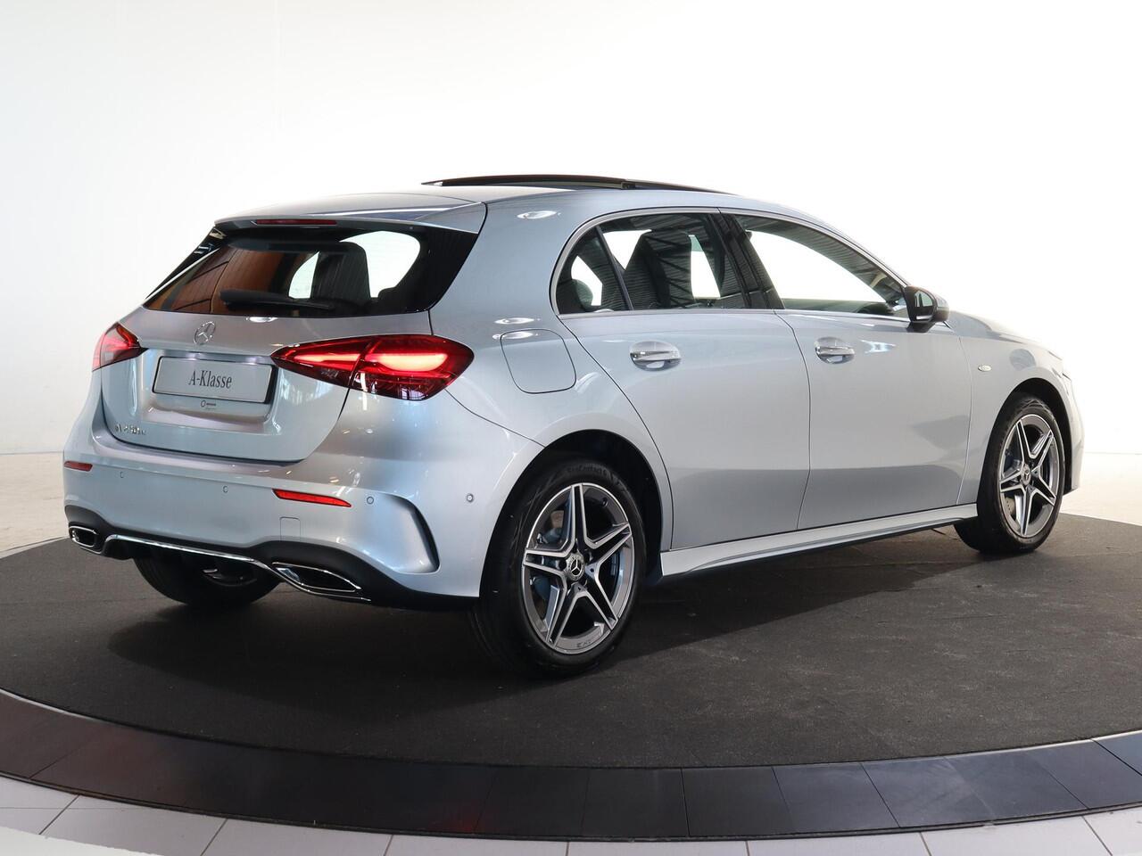 Mercedes-Benz A-KLASSE 250e Business Solution AMG | Panoramaschuifdak | Night pakket | Achteruitrijcamera | Stoelverwarming | MULTIBEAM LED |