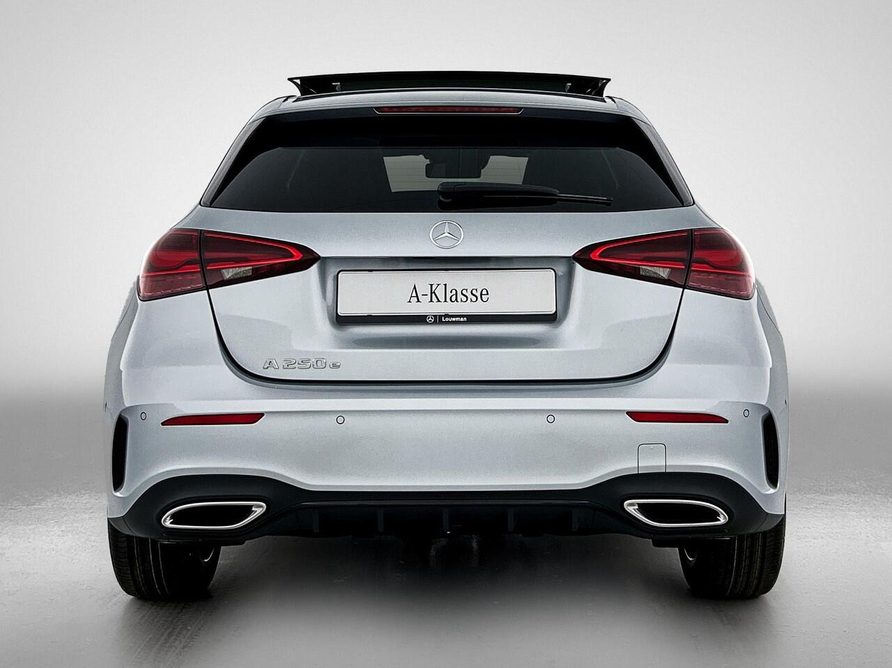 Mercedes-Benz A-KLASSE 250 e Business Solution AMG | Nightpakket | Parkeerpakket met achteruitrijcamera | KEYLESS GO | Spiegelpakket | EASY PACK achterklep | Extra USB-poorten | Sfeerverlichting | MULTIBEAM LED |