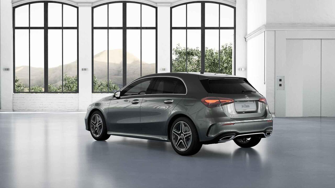 Mercedes-Benz A-KLASSE 250e Business Solution AMG | Panoramaschuifdak | Premium Plus | Head-up display | Dodehoekassistent |