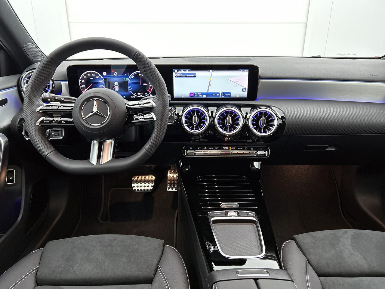 Mercedes-Benz A-KLASSE 250 e Business Solution AMG | AMG Line Plus pakket | Antidiefstalpakket URBAN GUARD PLUS | Smartphone integratie | Head-up display | Augmented Reality Navigation | Nightpakket | 360° camera |