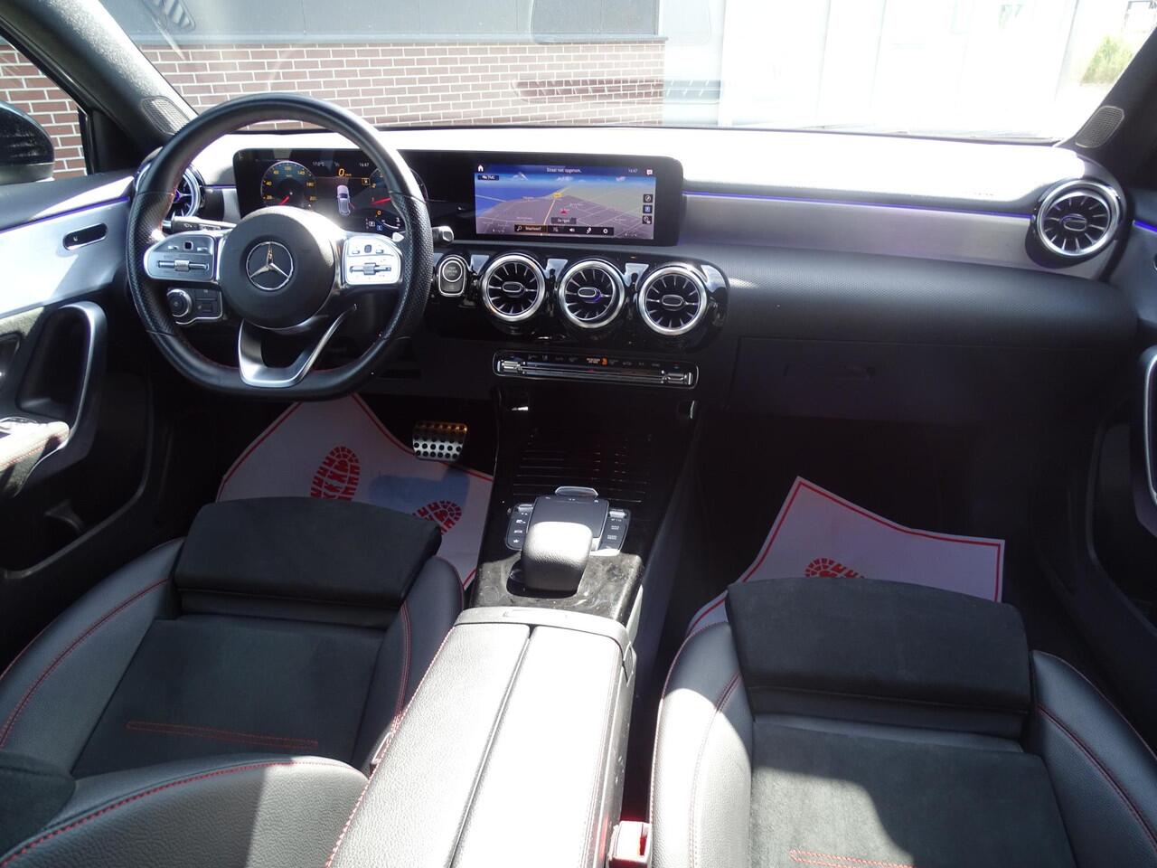 Mercedes-Benz A-KLASSE 180 Business Solution AMG Automaat, Camera, Sfeerverlichting, Navigatie, Multimedia, Airco/ECC, CruiseControl, Leder/Alcantara, Parkeersensoren, LM-velgen