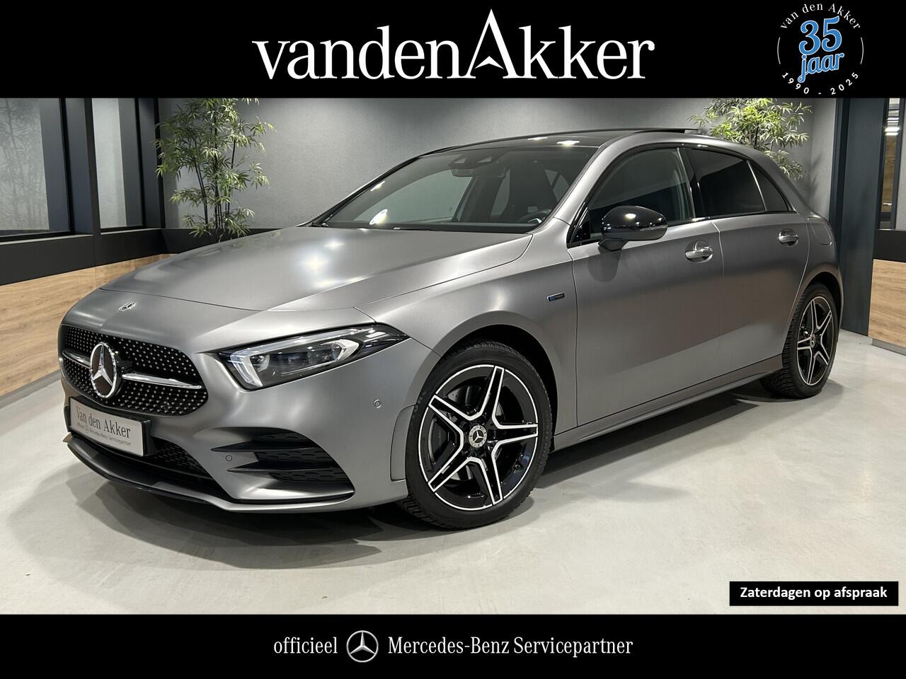 Mercedes-Benz A-KLASSE 250e AMG// Panoramadak // Memory // MultiBeam LED // Keyless // Magno Grijs // Augmented