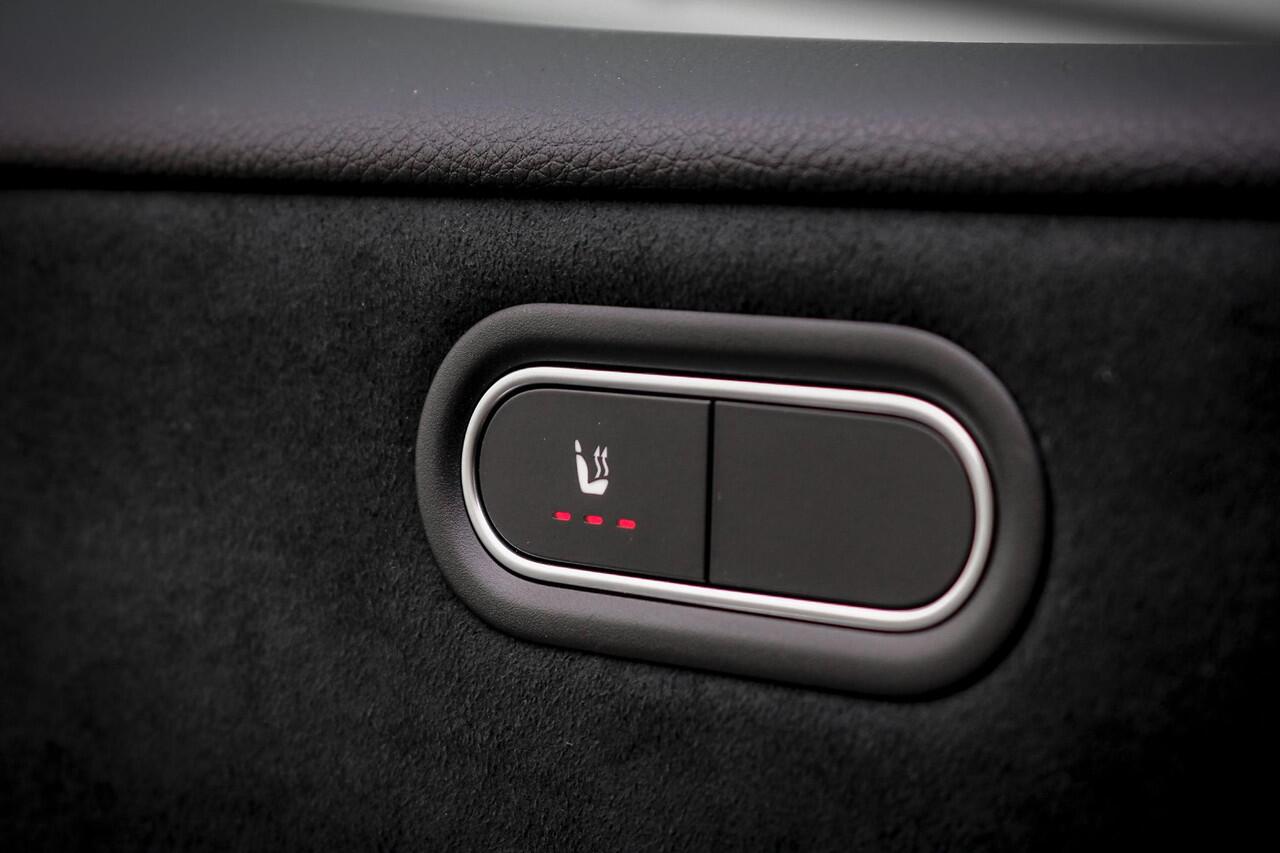 Mercedes-Benz A-KLASSE Limousine 180 AMG | Rijassistentiepakket | Panoramadak | Stoelverwarming | Achteruitrijcamera