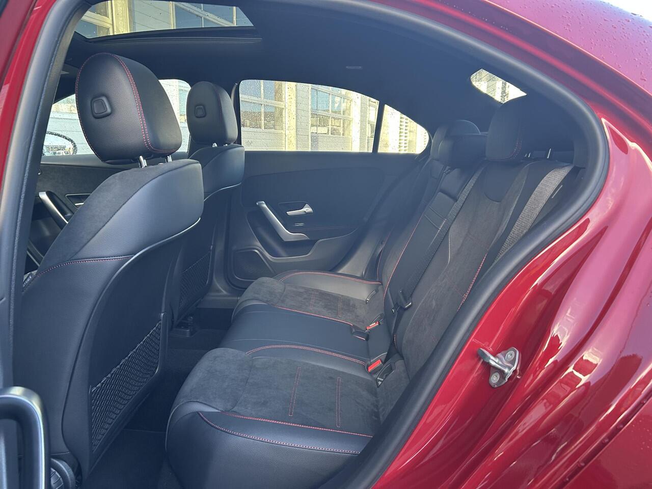 Mercedes-Benz A-KLASSE 250 e AMG Line | Head-up display | Panoramadak | Keyless Entry | Distronic | Dodehoekassistent | Stoelverwarming | 360 graden camera | Carplay