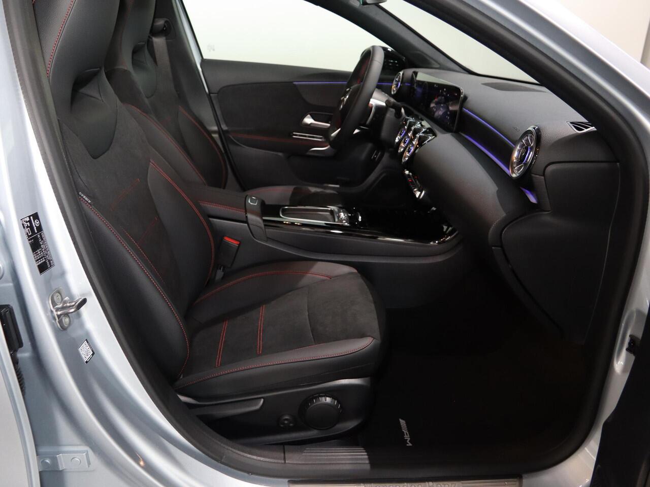 Mercedes-Benz A-KLASSE 250e Star Edition Luxury Line | AMG | Panoramaschuifdak | Night | Stoelverwarming voor | Achteruitrijcamera