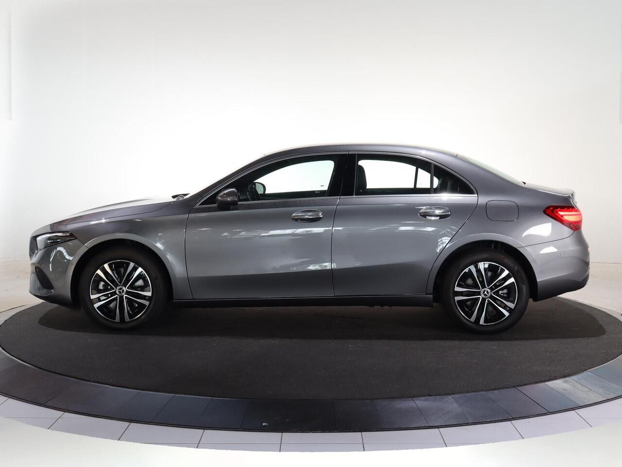 Mercedes-Benz A-KLASSE 250e Star Edition Luxury Line | DISTRONIC | Trekhaak | Dodehoekassistent