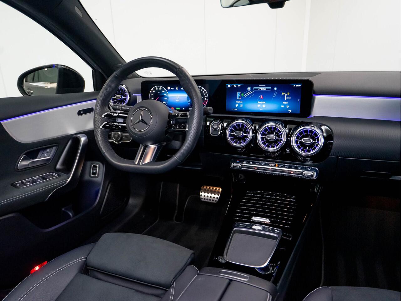 Mercedes-Benz A-KLASSE 250 e AMG Line | Night | Alpine Grijs | Keyless-Go | Trekhaak | Verwarmd stuurwiel