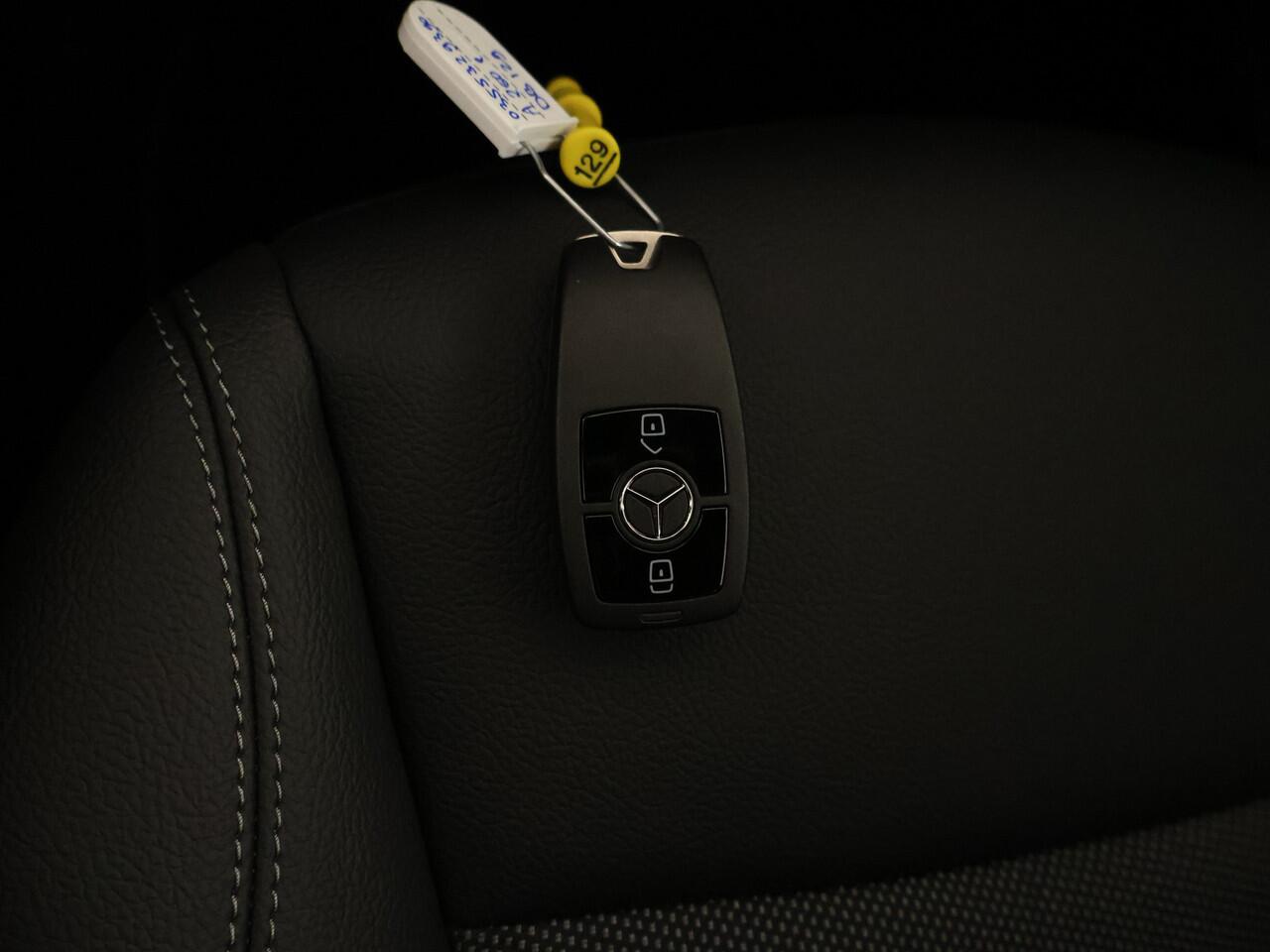 Mercedes-Benz A-KLASSE 250e Star Edition | Dodehoekassistent | Verwarmde stoelen vooraan | Spiegelpakket | Parkeerpakket met achteruitrijcamera | Extra USB-poorten |