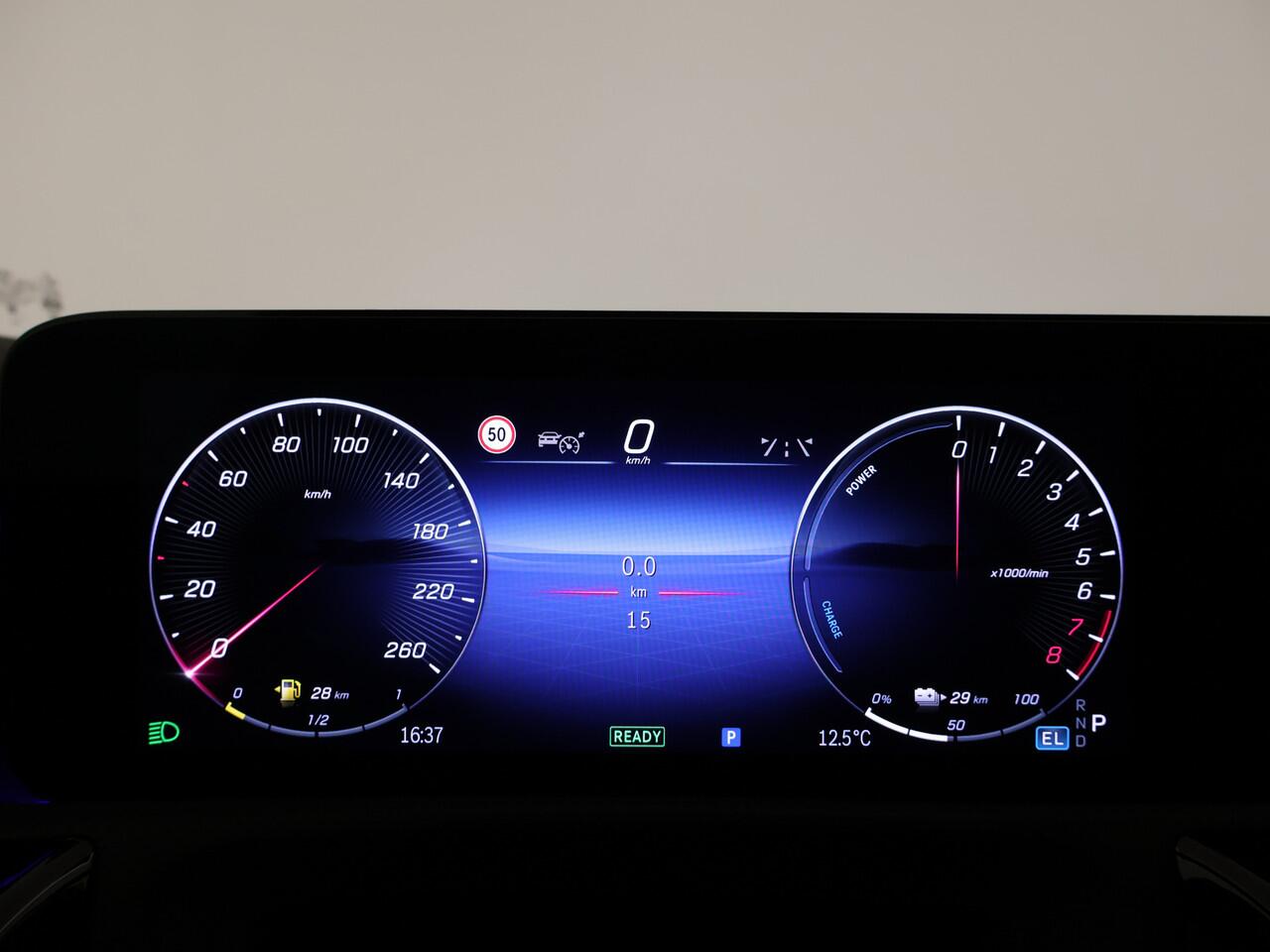 Mercedes-Benz A-KLASSE 250 e Star Edition AMG Line | Nightpakket | Distronic | Antidiefstalpakket URBAN GUARD PLUS | Dodehoekassistent | Panoramaschuifdak | Parkeerpakket met achteruitrijcamera | KEYLESS GO |