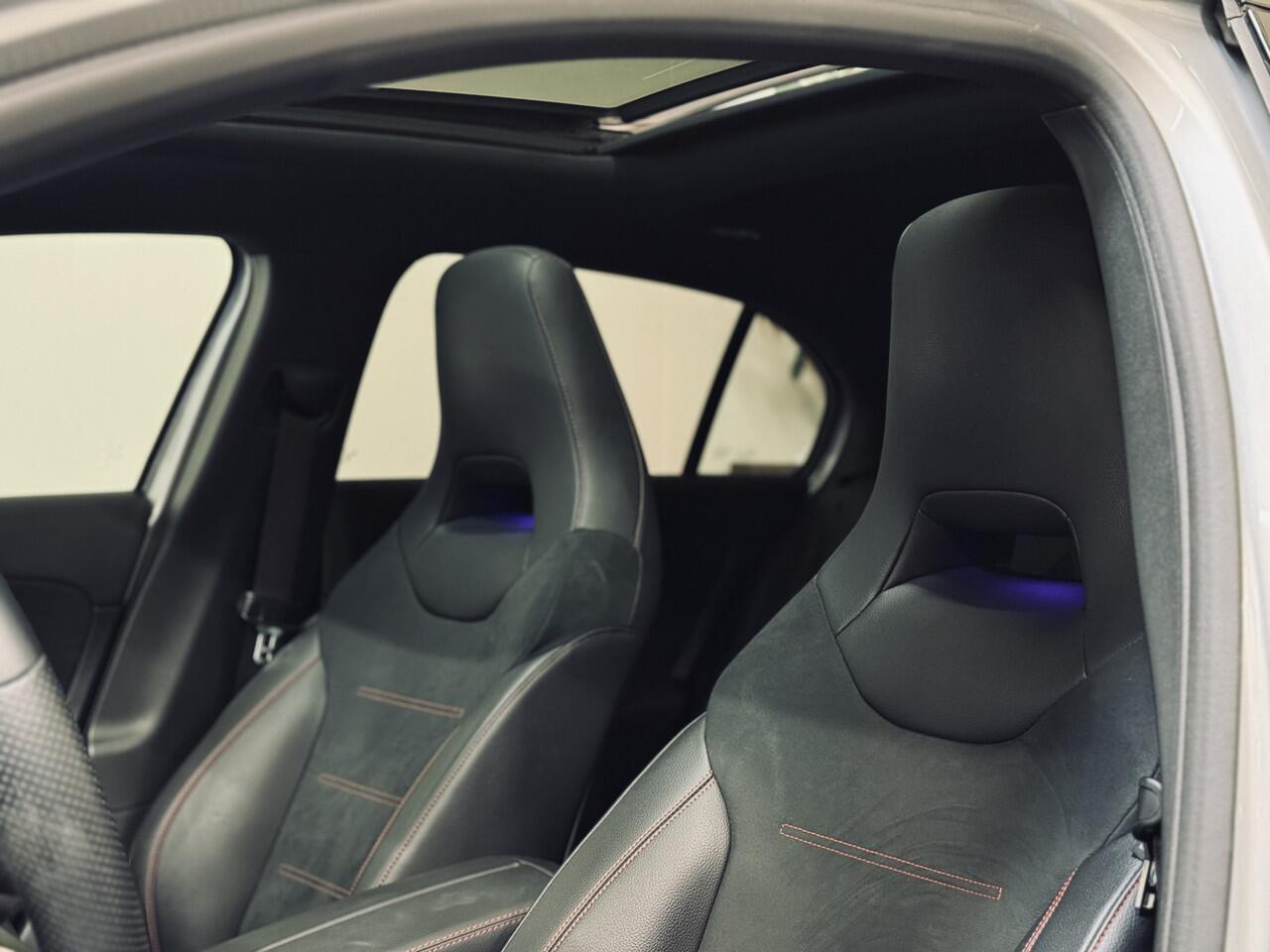 Mercedes-Benz A-KLASSE 200 AMG Night | Panorama | Multibeam | Sfeer