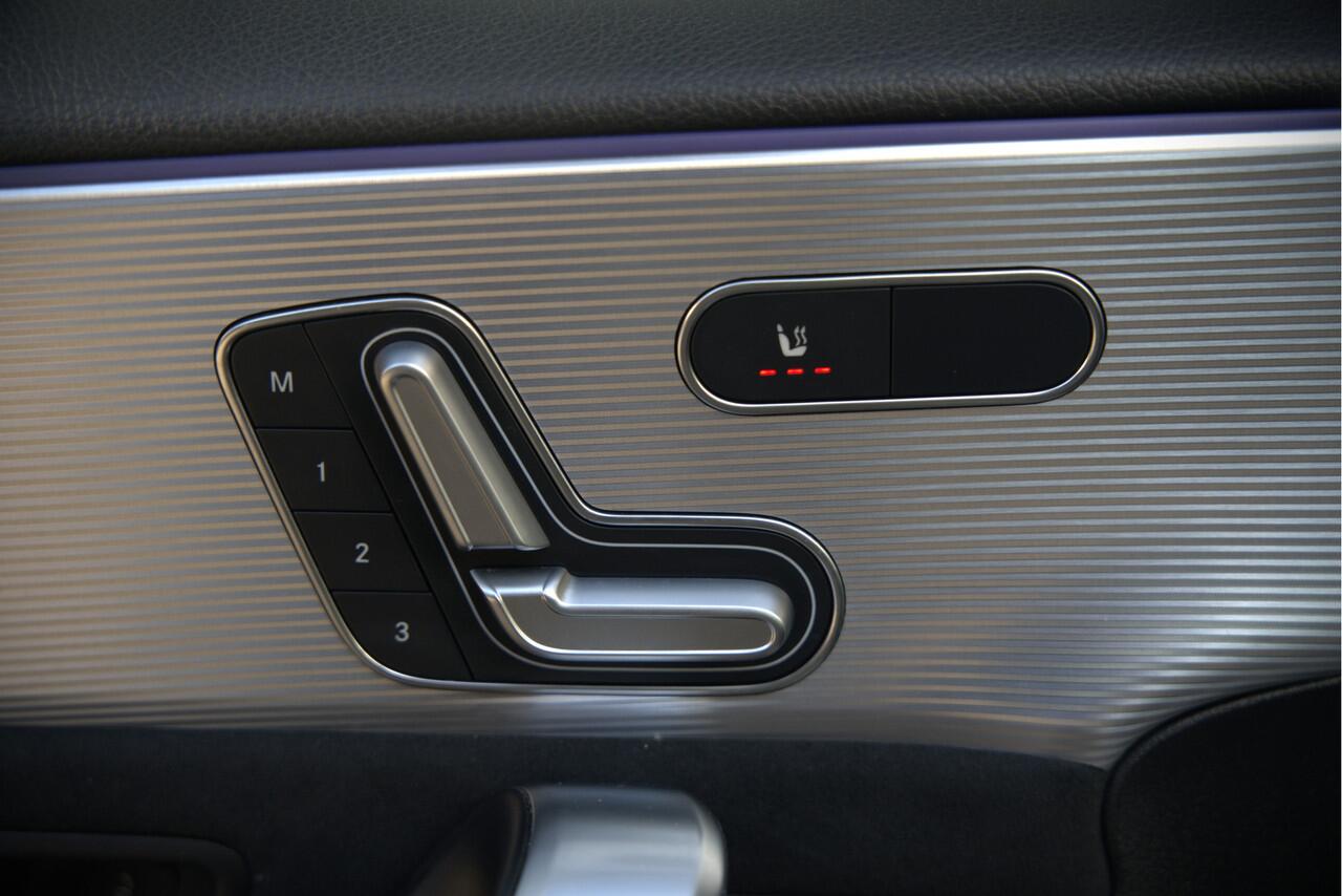 Mercedes-Benz A-KLASSE 250 e Advantage AMG | Panoramadak | Burmester | Stoelverwarming | Memory Seat | Cruise Control | Camera | Apple Carplay | Ambiance Verlichting | Night Pakket | Keyless |