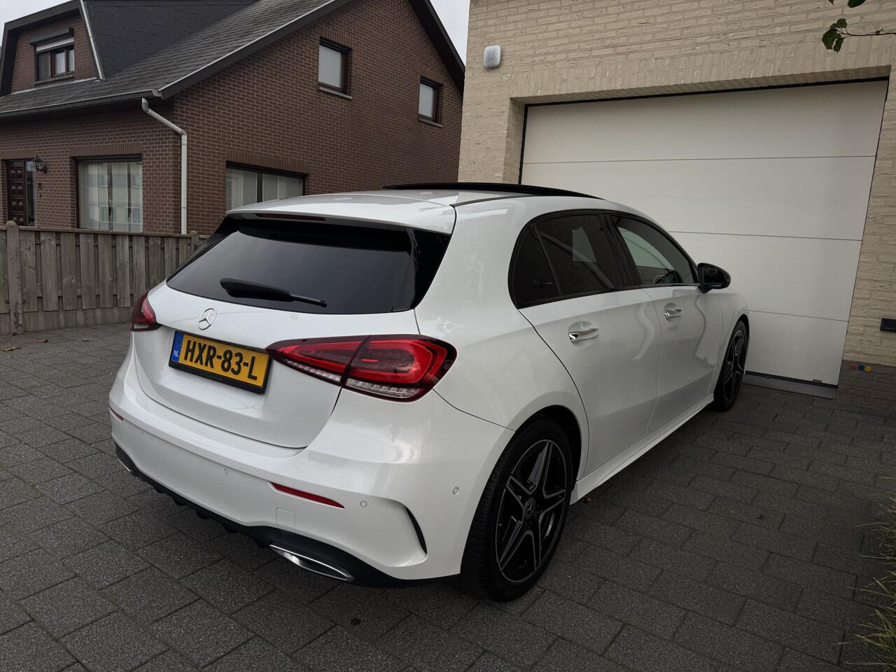 Mercedes-Benz A-KLASSE 180 AMG Aut Panoramadak Nightpakket Widescreen SfeerVerlichting Keyless SportLeder Led Camera Pdc