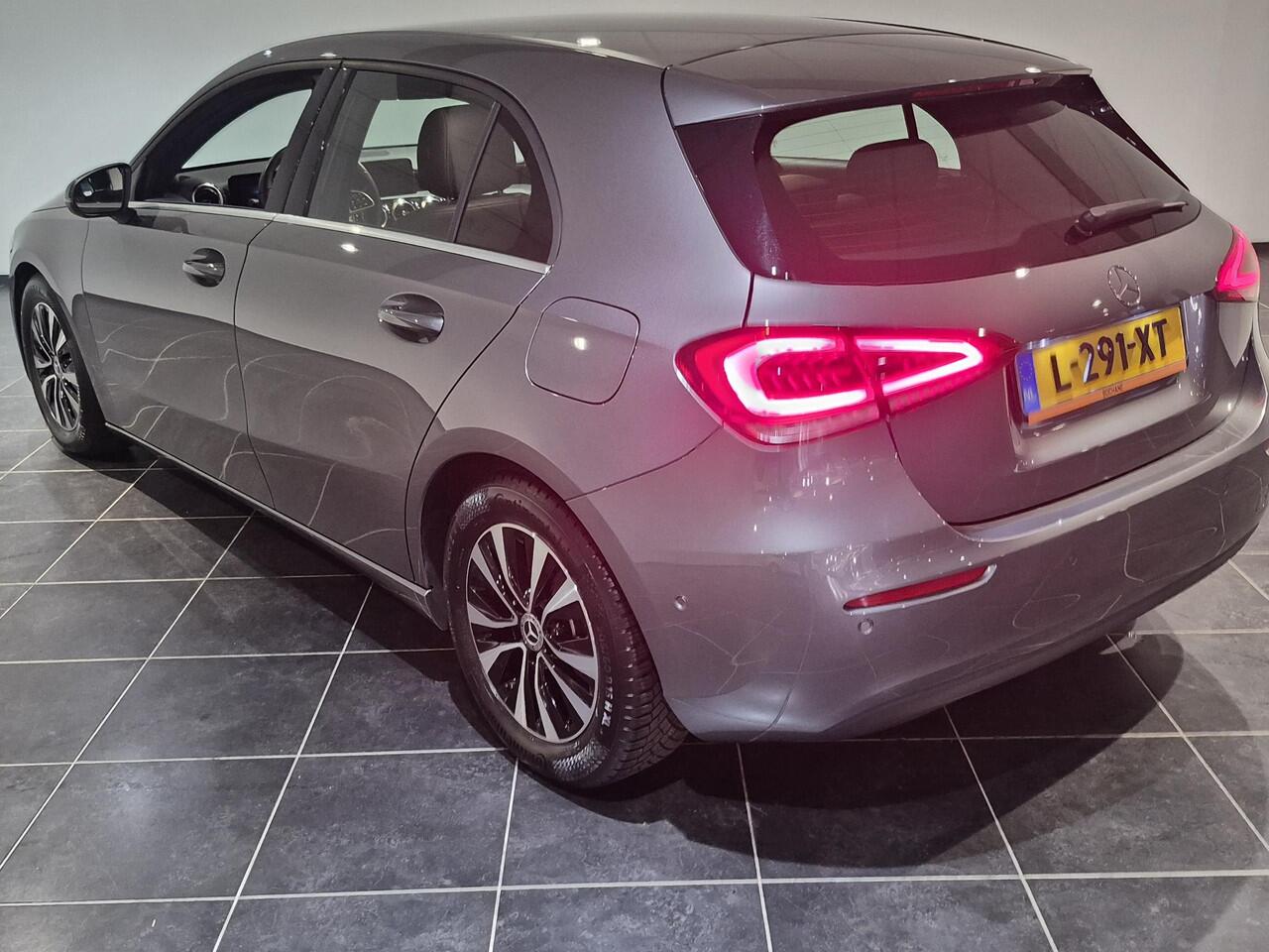 Mercedes-Benz A-KLASSE 180 Business Solution | Wide Screen | Navigatie | Camera |