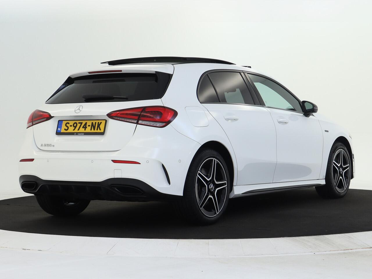 Mercedes-Benz A-KLASSE 250 e AMG Line | Panoramadak | Sfeerverlichting | Cruise Control | Inclusief 24 maanden MB Certified garantie voor Europa.