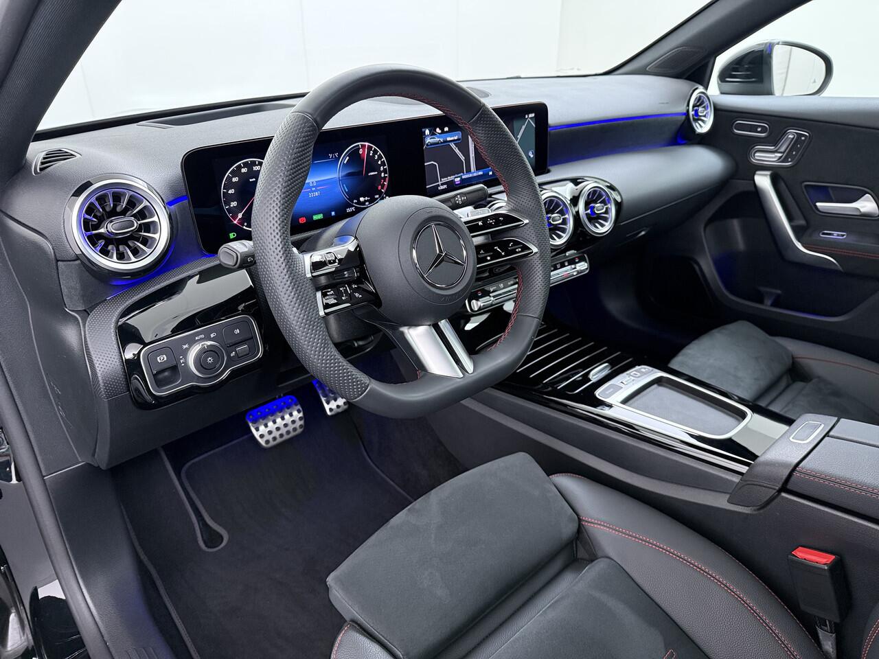 Mercedes-Benz A-KLASSE 250 e AMG line | Pano HUD Memory Sound 360 Camera