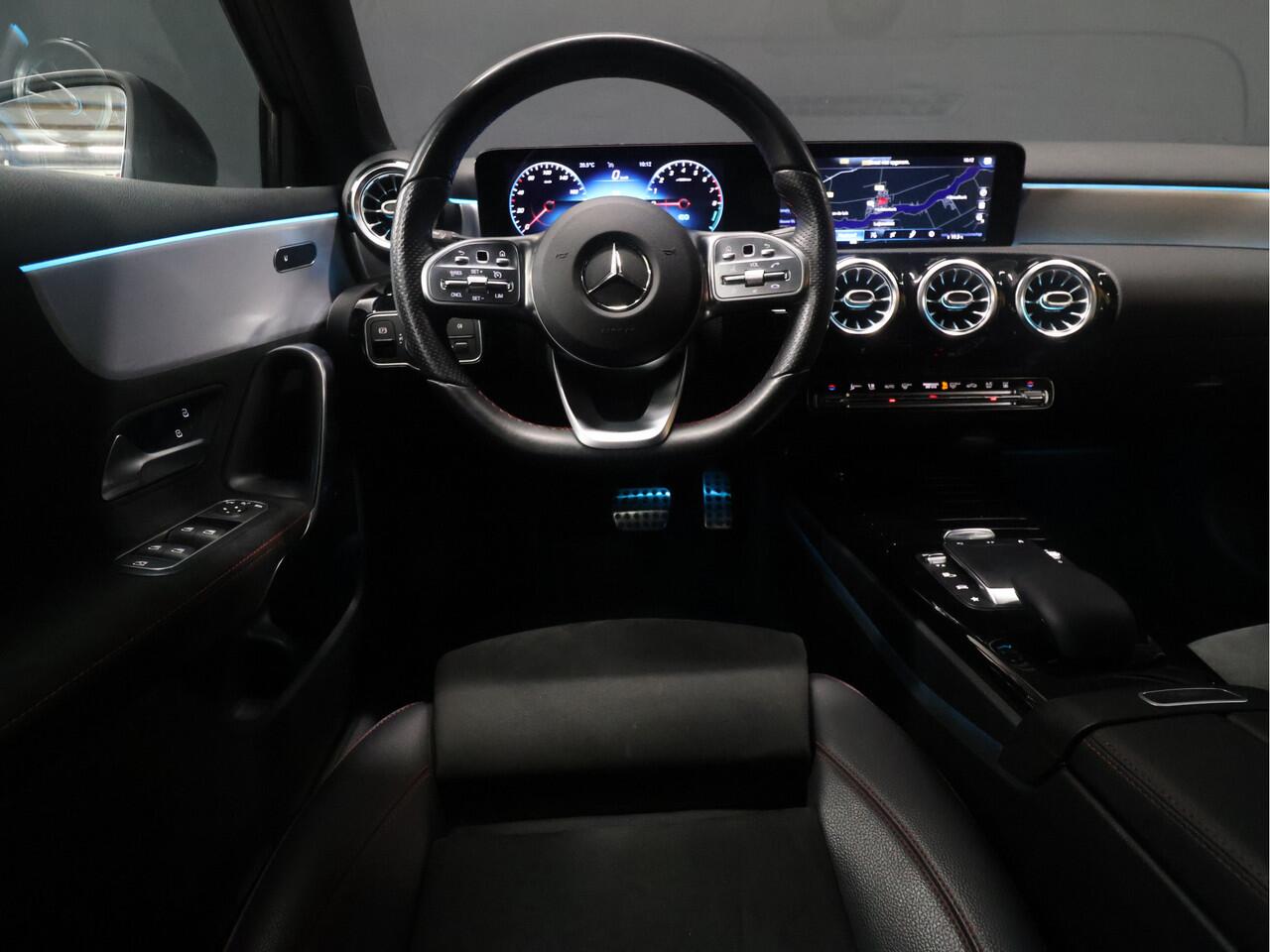 Mercedes-Benz A-KLASSE 250 e Business Solution AMG Limited [TREKHAAK AFNEEMBAAR, CAMERA, SFEERVERLICHTING, STOELVERWARMING, BLUETOOTH, CRUISE, CLIMATE, NIEUWSTAAT]