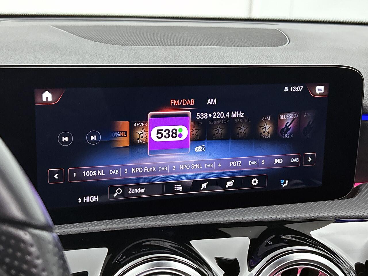 Mercedes-Benz A-KLASSE 250 e Premium Plus | Panoramadak | Achteruitrijcamera | Sfeerverlichting | Apple Carplay | Inclusief 24 maanden MB Certified garantie voor Europa.