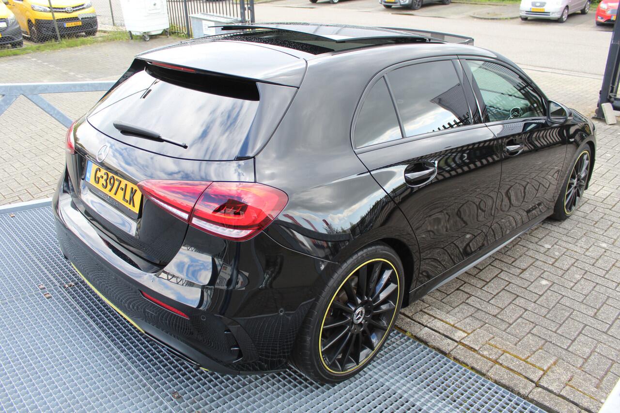 Mercedes-Benz A-KLASSE 250 Edition!! Amg pakket Automaat/Panoramadak/Digitale dash/Navigatie/Cruise control/Keyless entry+start/Matrix led koplampen/Sfeerverlichting/Stoelverwarming/Achteruitrijcamera/Parkeersensoren/Elektrisch verstelbare bestuurderstoel