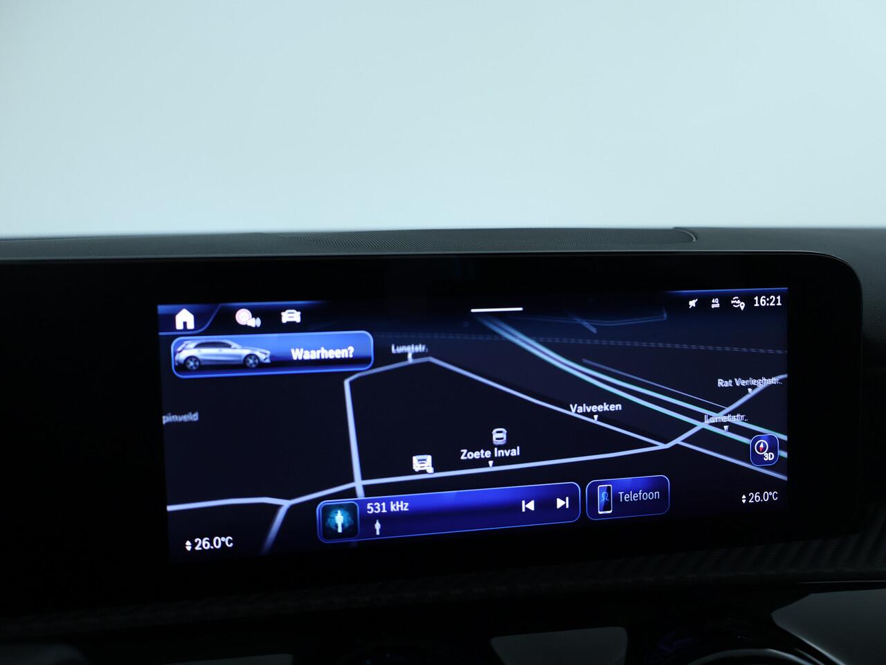 Mercedes-Benz A-KLASSE 250 e Star Edition | Trekhaak | Dodehoekassistent | Parkeerpakket met Camera | Stoelverwarming | High-performance led-koplampen | Extra USB-poorten | Spiegelpakket | Zitcomfortpakket |