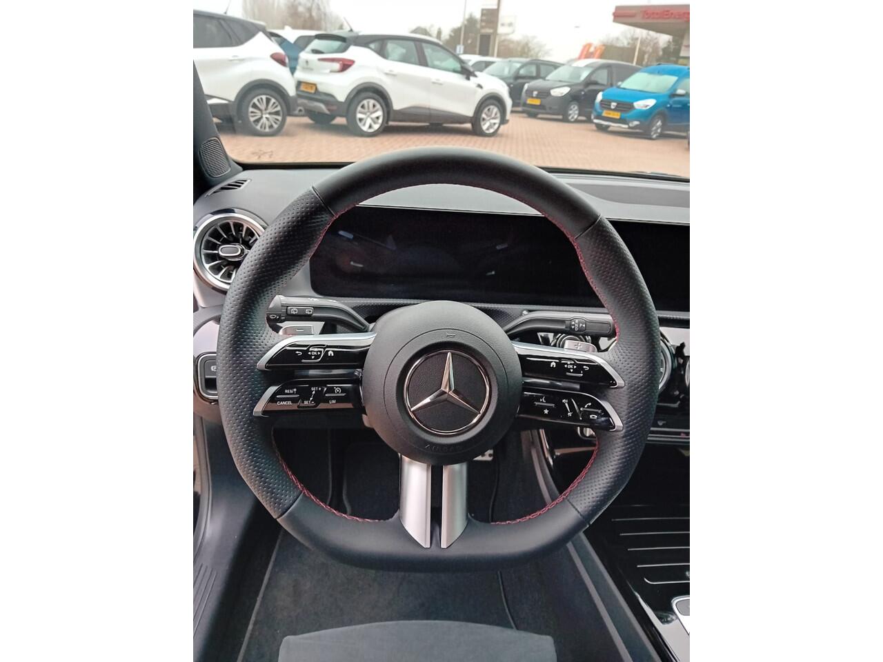 Mercedes-Benz A-KLASSE 220 4MATIC** AMG Line **Automaat*PANORAMA*Head-up display*Memory*LED*Stoel verwarming*191 PK*Vol Opties ** BOVAG GARANTIE