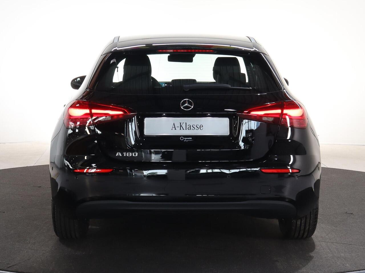 Mercedes-Benz A-KLASSE 180 Business Solution | Dodehoekassistent | Achteruitrijcamera | Apple CarPlay