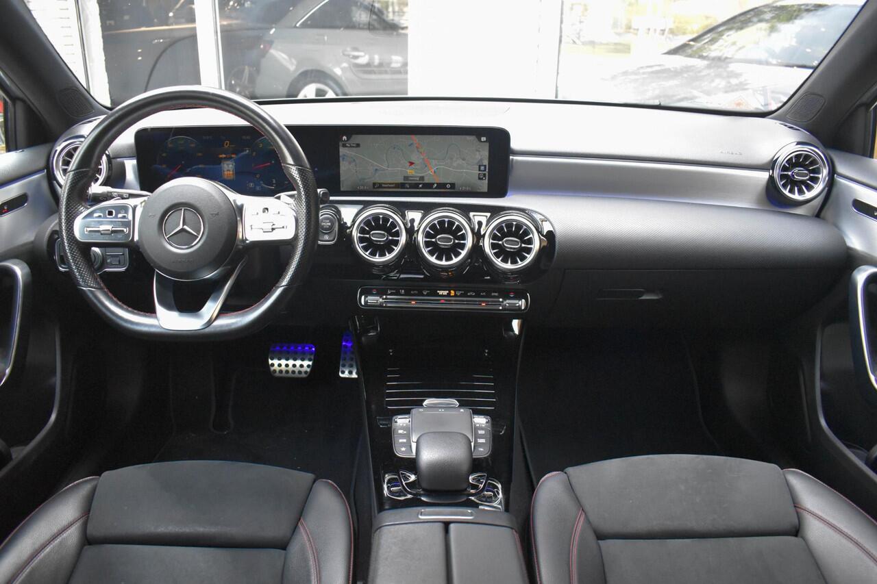 Mercedes-Benz A-KLASSE 180 Business Solution AMG Sfeerverlichting Camera