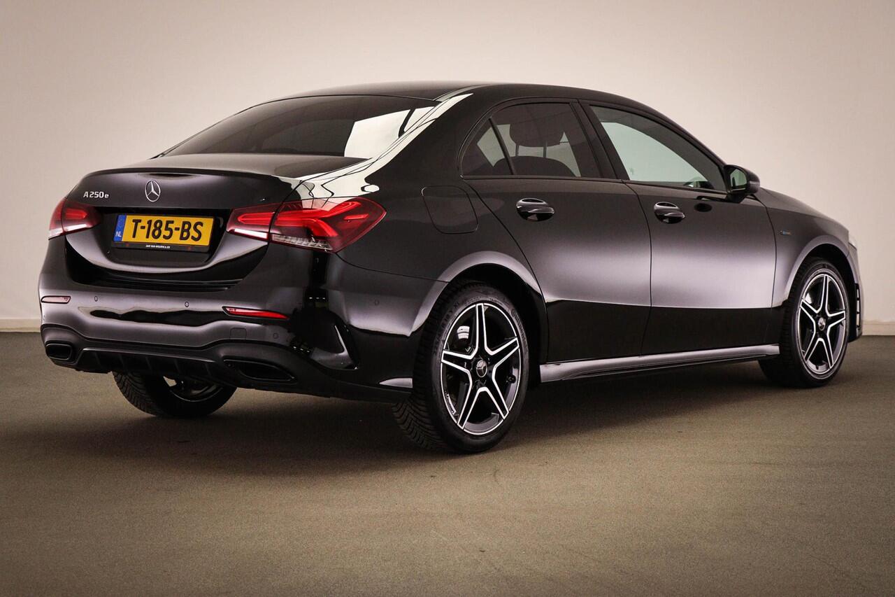 Mercedes-Benz A-KLASSE 250 e Premium Plus | SFEERVERLICHTING | DAB | APPLE | 18" | AMG |