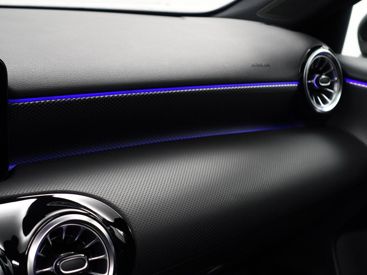 Mercedes-Benz A-KLASSE 250 e AMG Prestige Plus Aut- Panoramadak, 2x Memory, Sfeerverlichting, Carplay, Android Auto, Zitcomfort