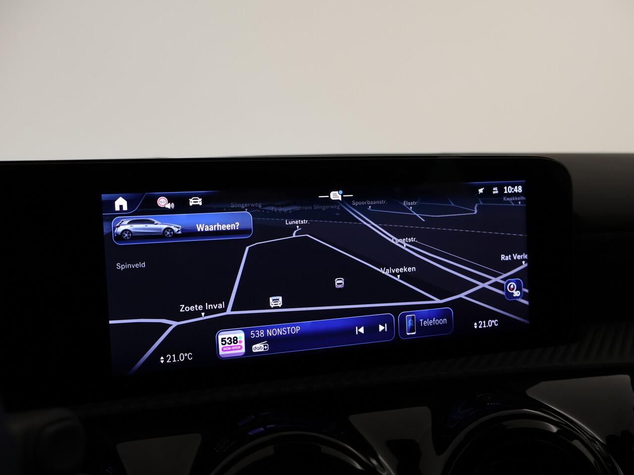 Mercedes-Benz A-KLASSE 250e Star Edition | Dodehoekassistent | Verwarmde stoelen vooraan | Spiegelpakket | Parkeerpakket met achteruitrijcamera | Extra USB-poorten |