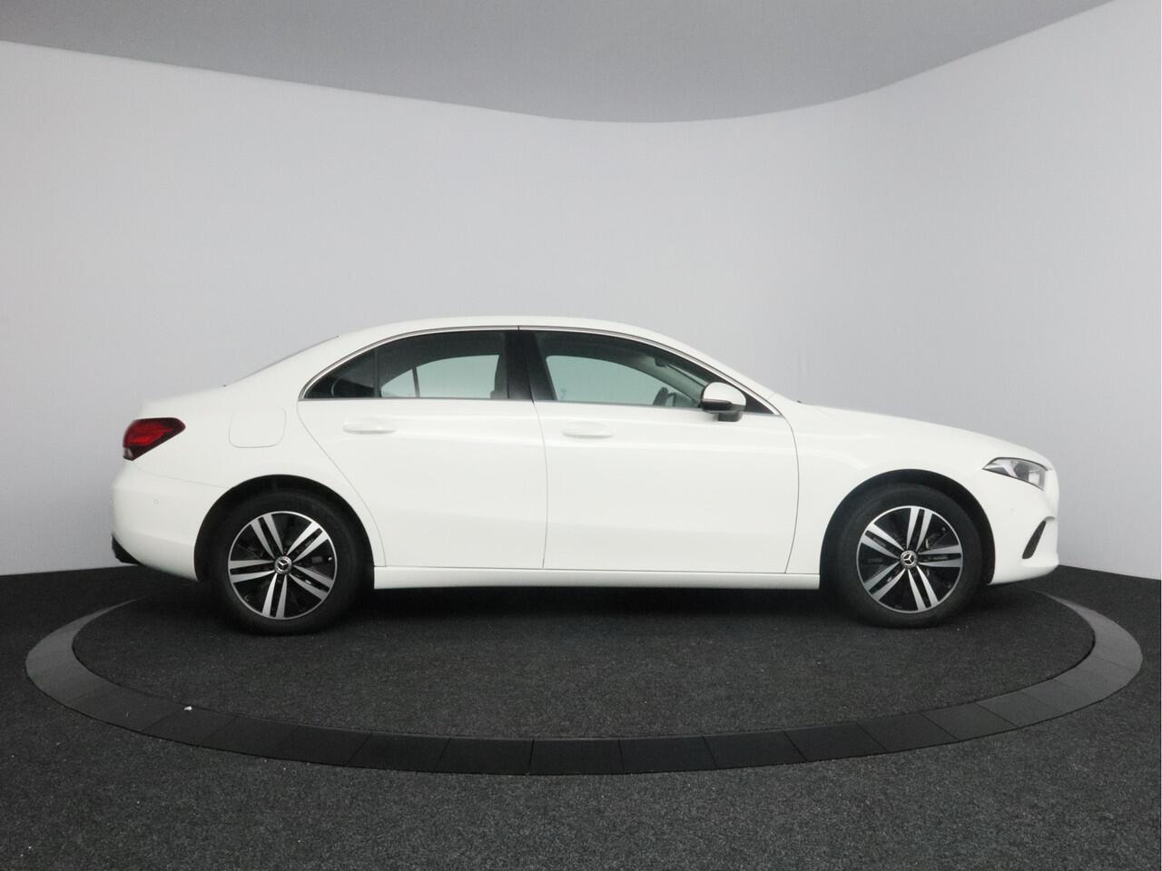 Mercedes-Benz A-KLASSE 250 e Luxury Line | Stoel verwarmd | Navigatie |