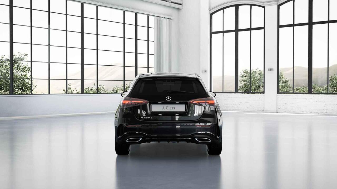 Mercedes-Benz A-KLASSE 250 e Business Solution AMG | Panoramaschuifdak | Premium Plus | 19"AMG-velgen | Head-up display | Dodehoekassistent |