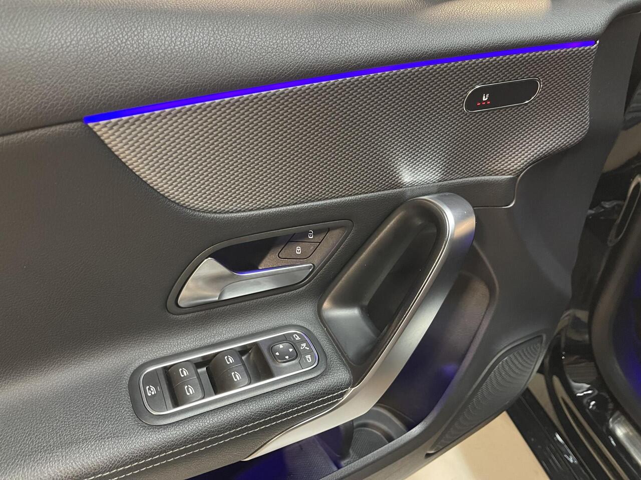 Mercedes-Benz A-KLASSE 180 Advantage 17"/Sfeerverlichting/LED/Climate/Stoelverwarming/Apple Carplay & Android Auto