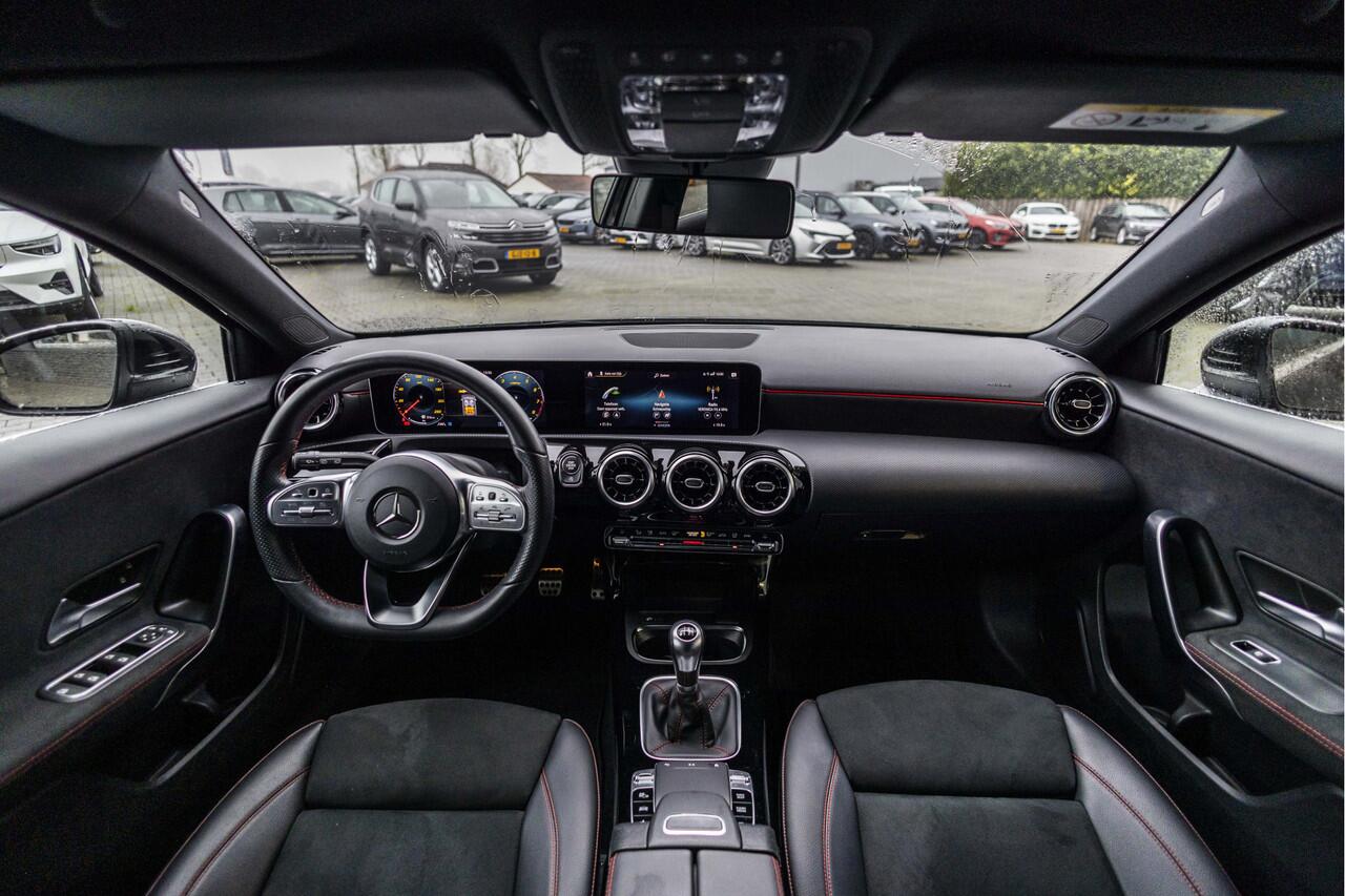 Mercedes-Benz A-KLASSE 180 AMG | LED | Carplay | NL