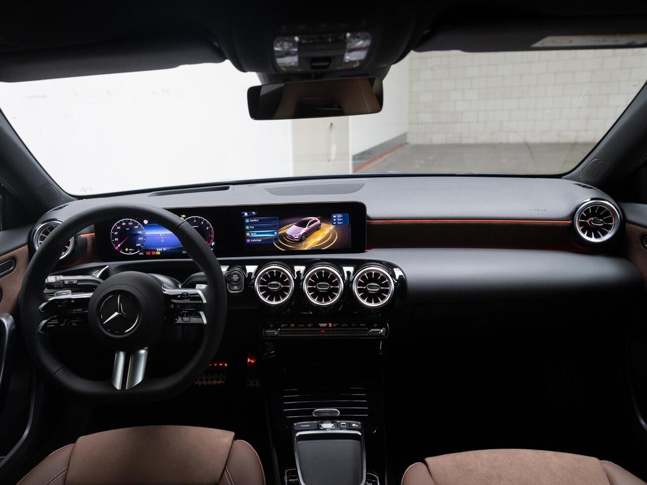 Mercedes-Benz A-KLASSE Hatchback 180 Star Edition AMG Line LIMITED Panorama dak