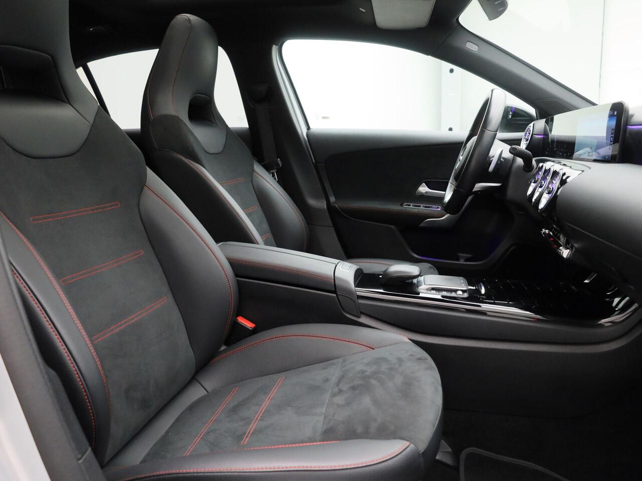 Mercedes-Benz A-KLASSE 180 AMG Line | PANO | CAMERA | KEYLESS | SFEERVERLICHTING | STOELVERW.