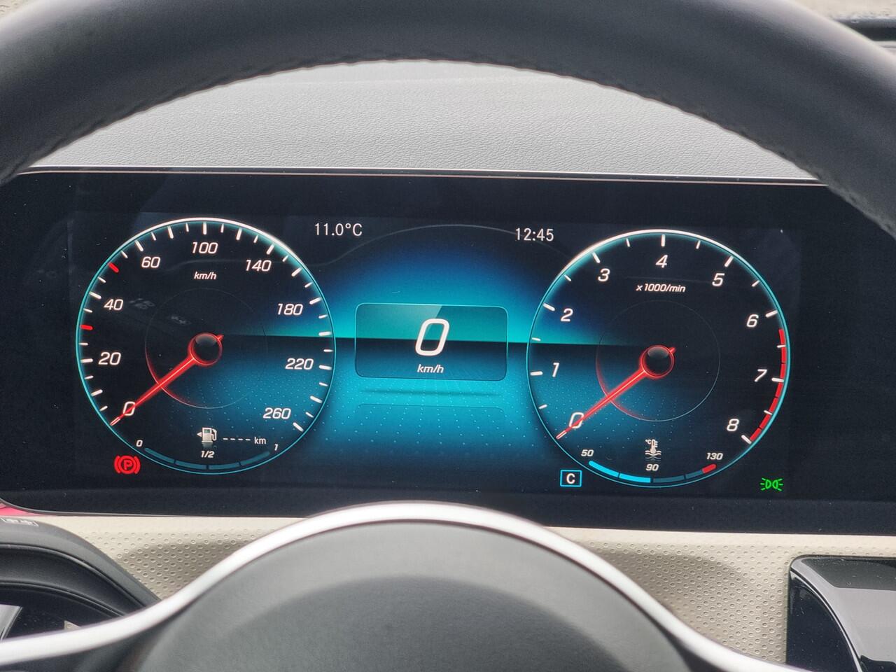 Mercedes-Benz A-KLASSE 180 Business Solution Luxury | Leer | Apple car play | Andriod Auto |