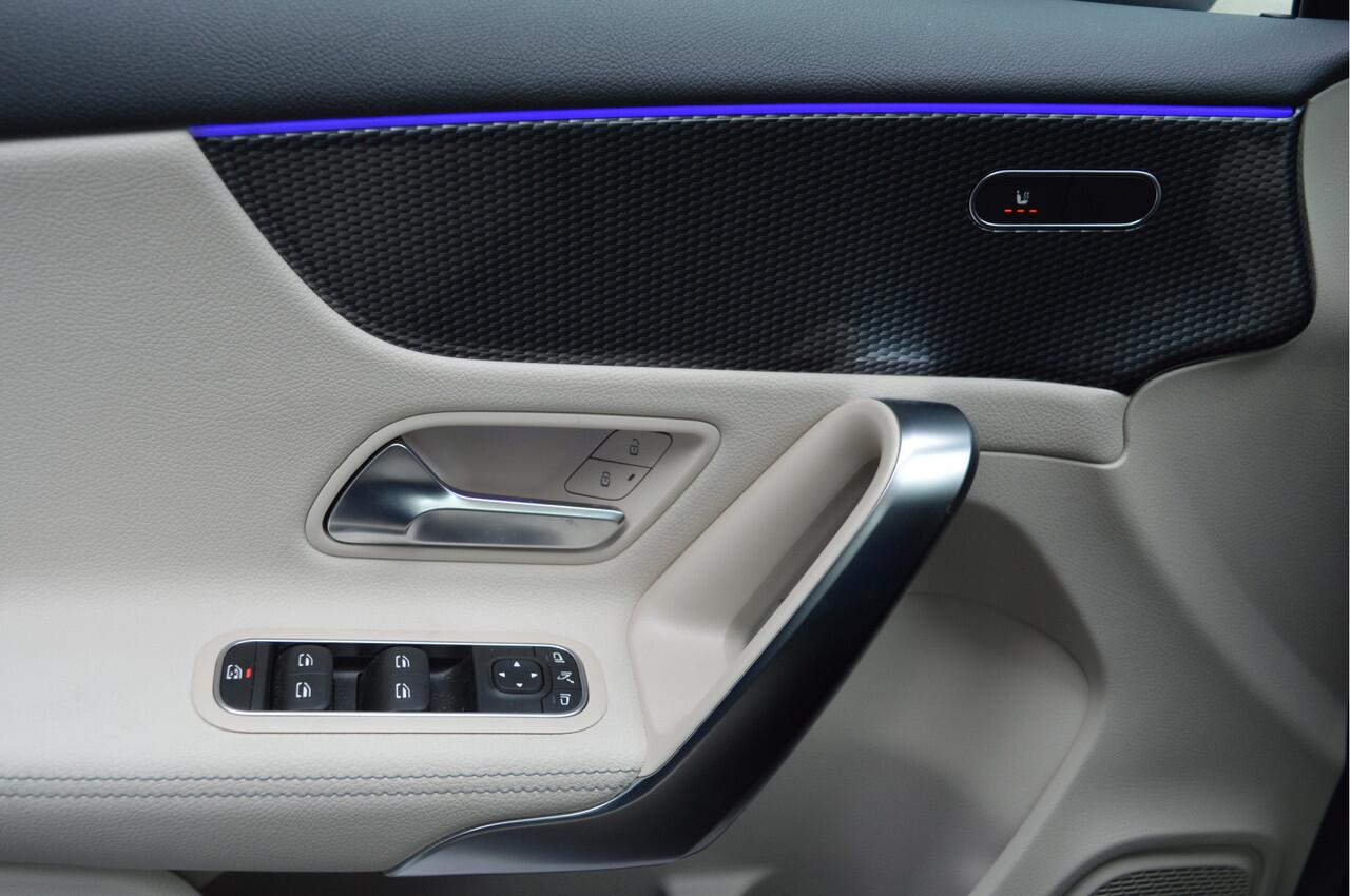 Mercedes-Benz A-KLASSE 180 Luxury Line | PANO | ACC | CAM | KEYLESS | SFEERVERLICHTING |