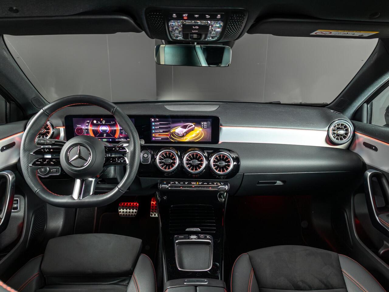 Mercedes-Benz A-KLASSE Hatchback 250 e AMG Line Panorama dak