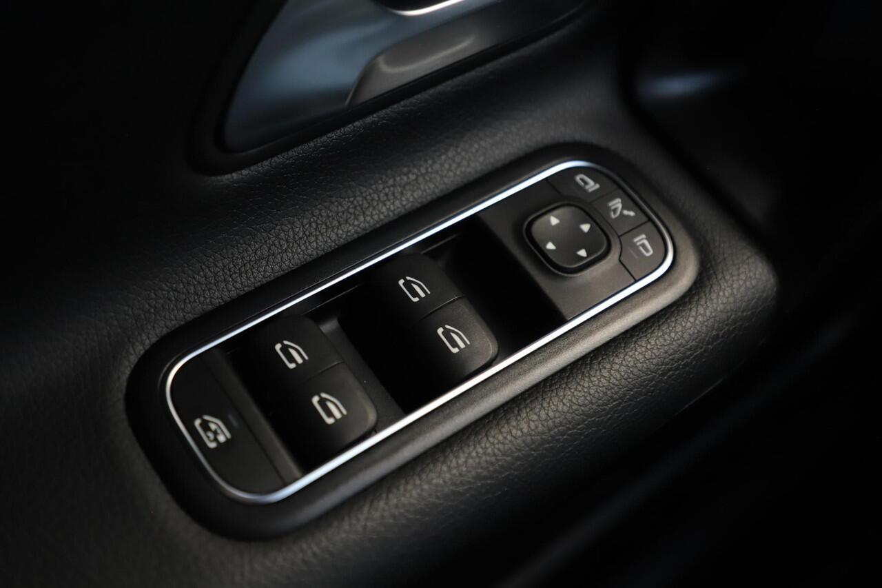 Mercedes-Benz A-KLASSE 180 d Business Solution Limited Automaat Half Leder Widescreen Navigatie Achteruitrijcamera Full LED Rijstrooksensor