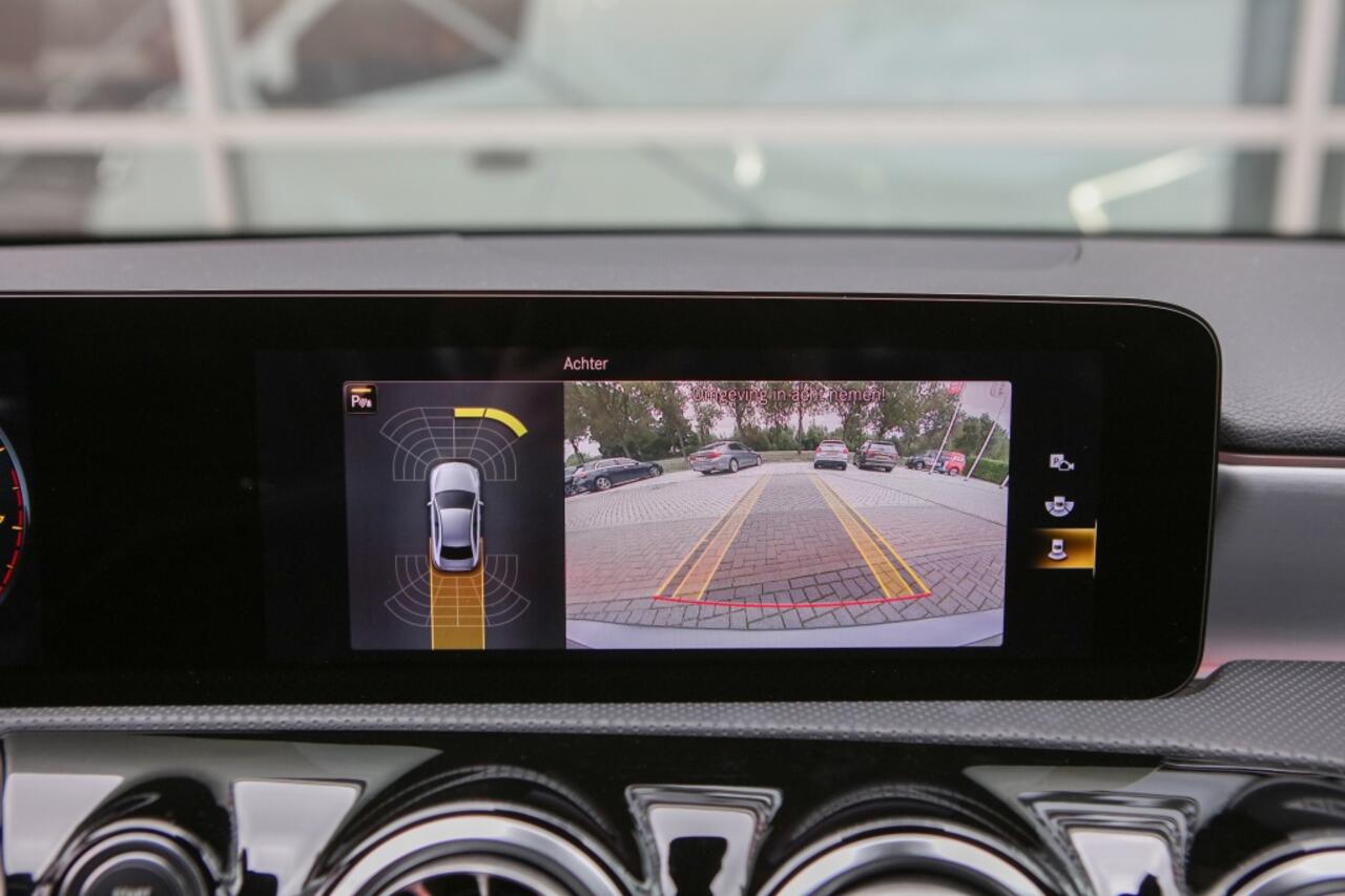 Mercedes-Benz A-KLASSE 180 Bns Sol. AMG | Pano | Sfeerverlichting |