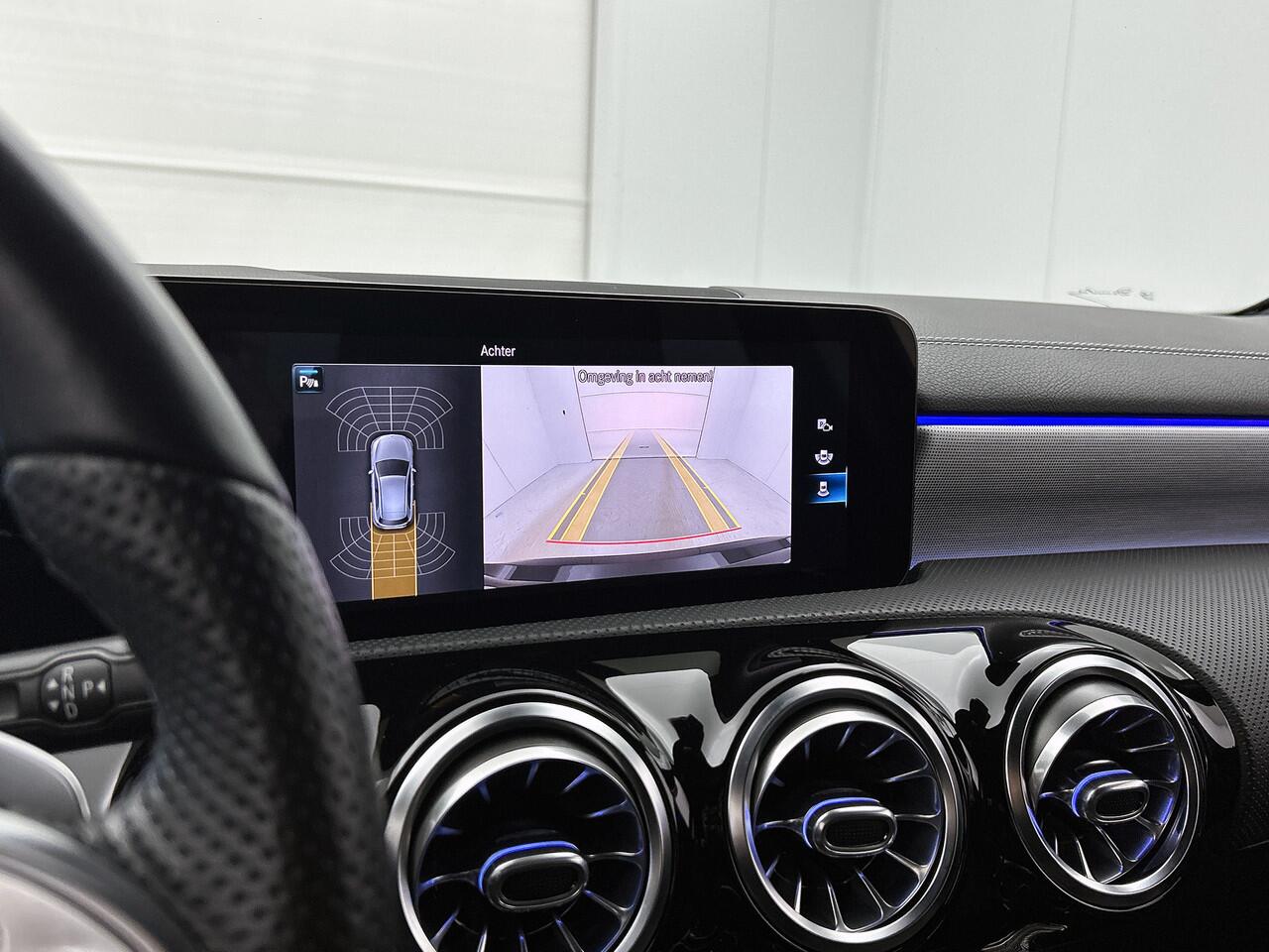 Mercedes-Benz A-KLASSE 250 e Business Solution AMG Limited 5 Spaaks lichten metalen | MBUX wide screen | Navigatie | Parking support met camera achter | Inclusief 24 maanden MB Certified garantie voor Europa.