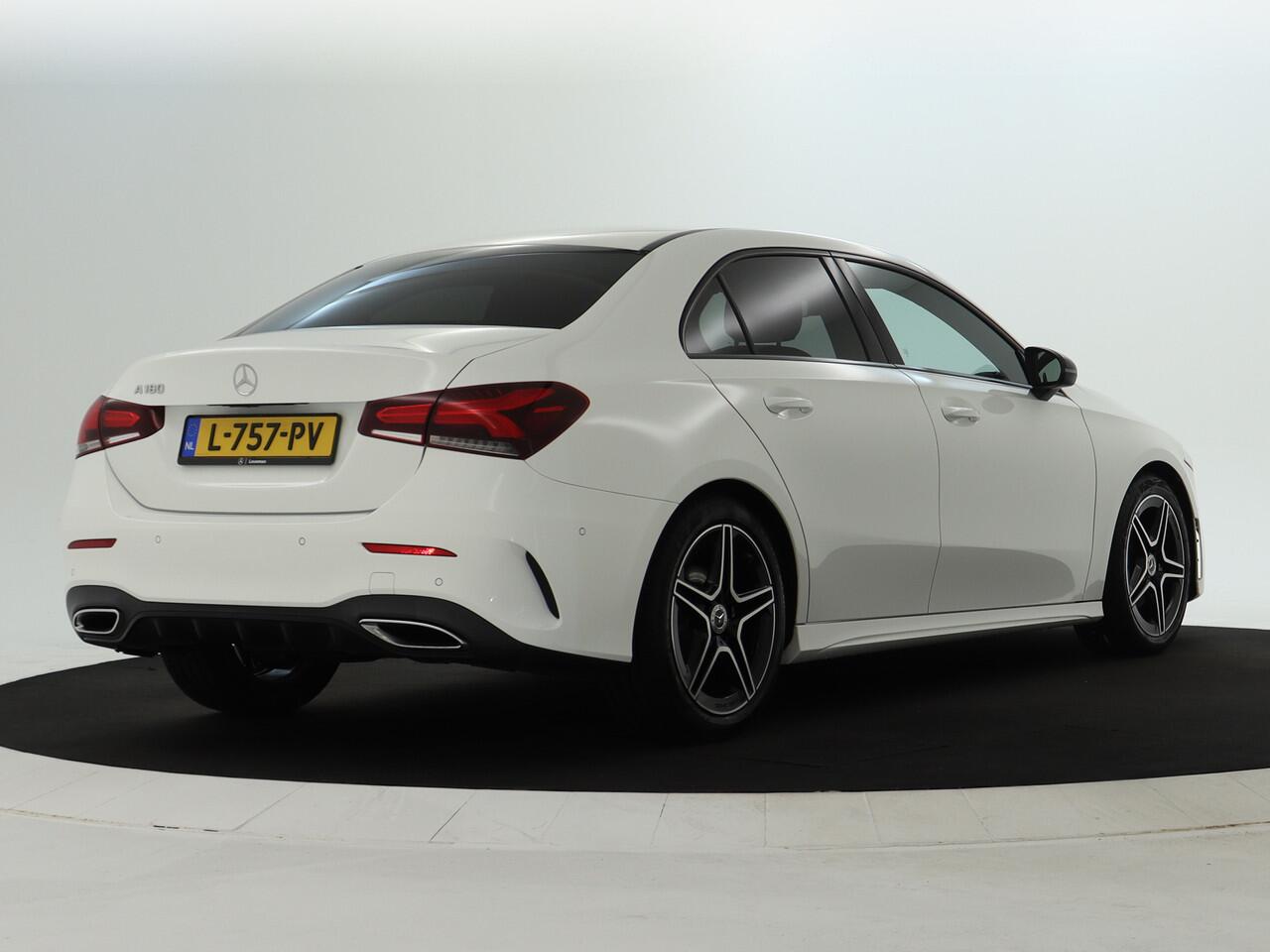 Mercedes-Benz A-KLASSE 180 AMG Limousine | NIGHT pakket | Sfeerverlichting | Spiegel pakket | Parkeer pakket + achter camera Inclusief 24 maanden MB Certified garantie voor Europa.